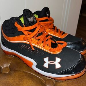 Under Armour Black Orange Green Boys Baseball Cleats Size 7.5 EUC